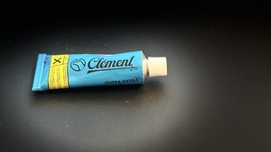 Reifenkitt. Zustand: gebrauchsfähig. Weltanschauung: veraltet.